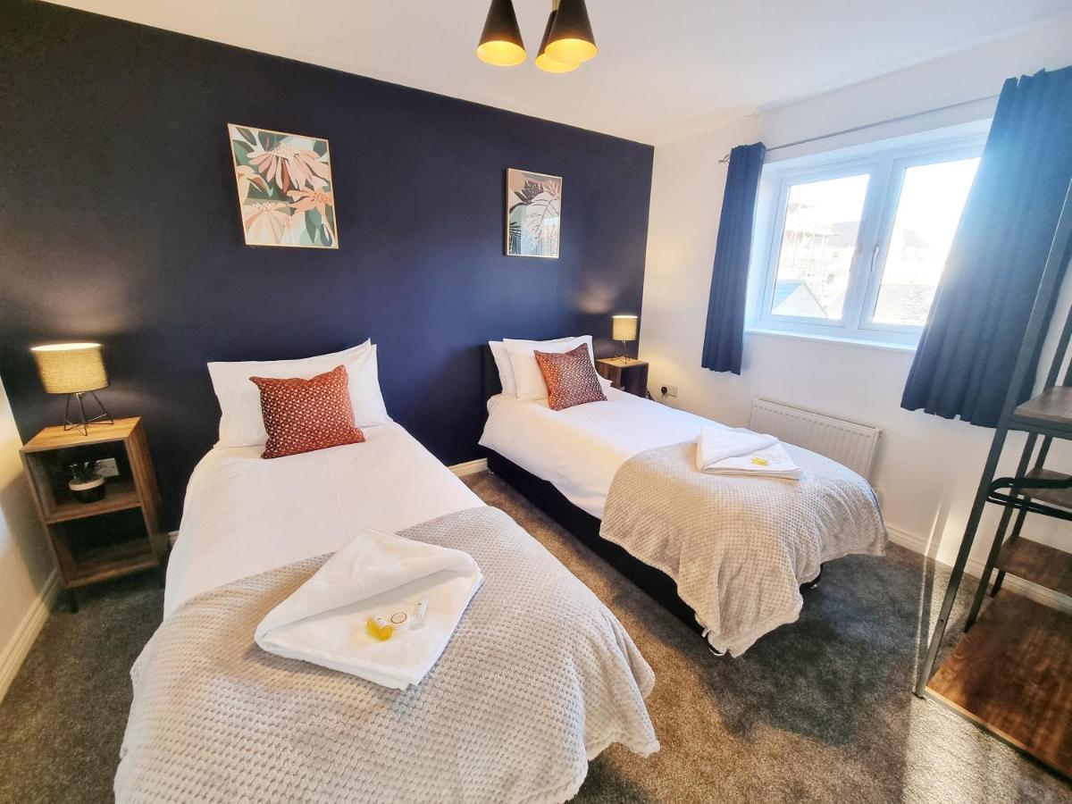 Stylish 3 Bedrooms & 2 Bathrooms House, Free Parking On Premises! Cambridge  Exterior photo